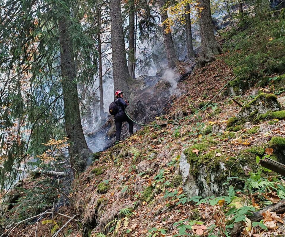Incendiul din Retezat, activ de peste două săptămâni