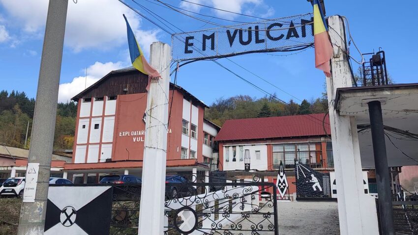 67 de mineri de la Vulcan protestează în continuare în subteran