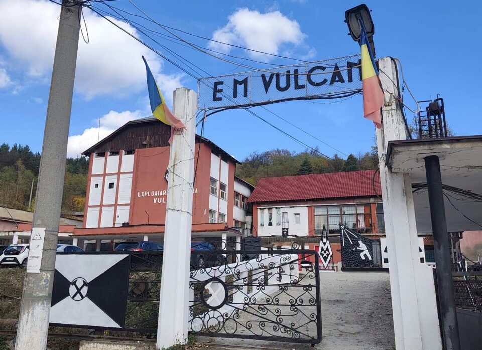 67 de mineri de la Vulcan protestează în continuare în subteran