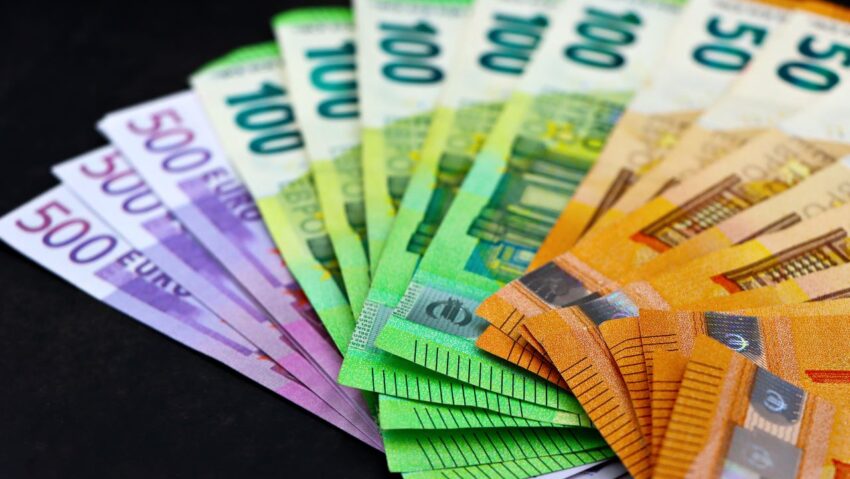 S&P menține ratingul României la BBB-, dar păstrează perspectiva negativă